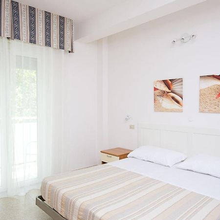 Hotel Helios Риччоне Екстер'єр фото
