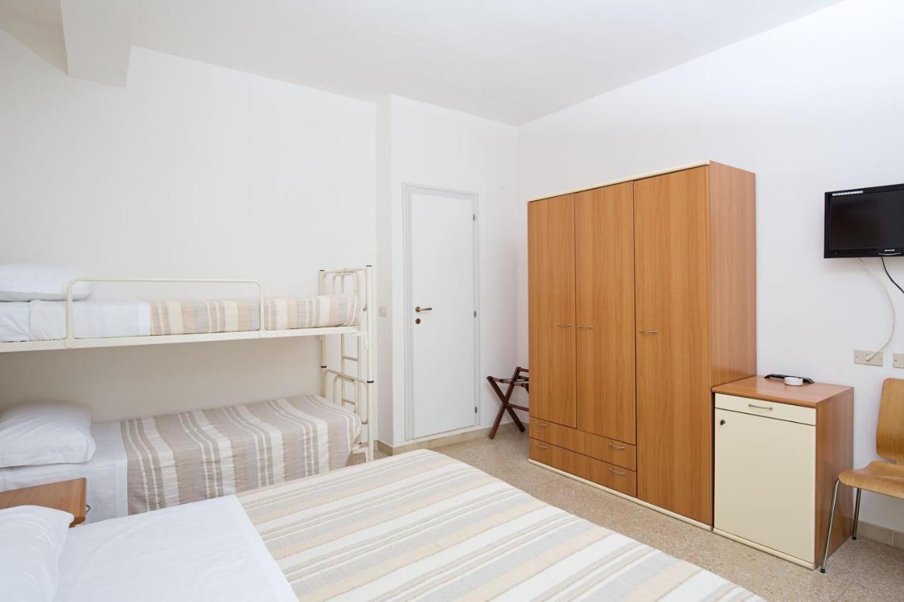 Hotel Helios Риччоне Екстер'єр фото